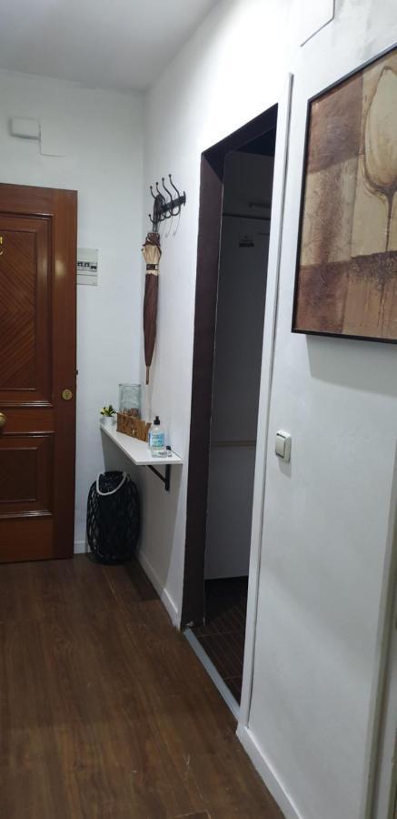 Appartement ,piso Completo En Buena Zona,wifi Y Aparcamiento Séville